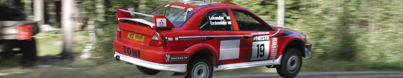 WRC1002, Mitsubishi Carisma GT pilotado por Toni Gardemeister, Foto: Pasi Piesanen CC Atribution 2.0