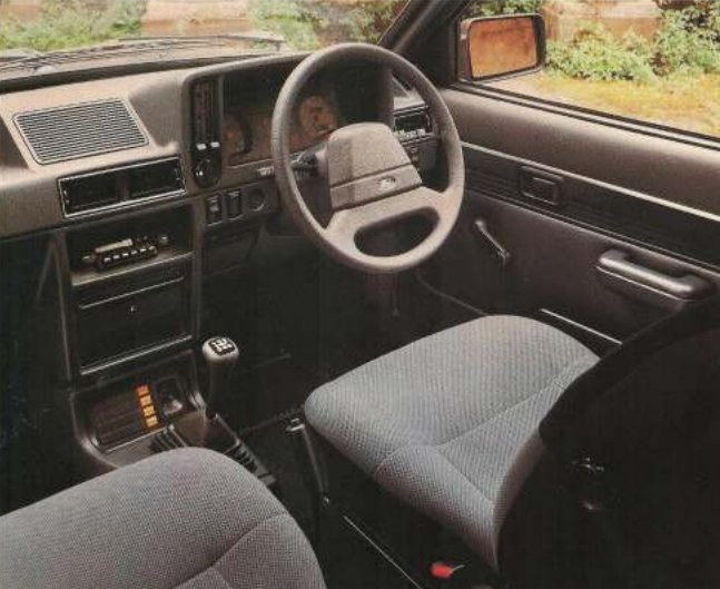 Interior. Ford orion Mk1. Catálogo de la época.