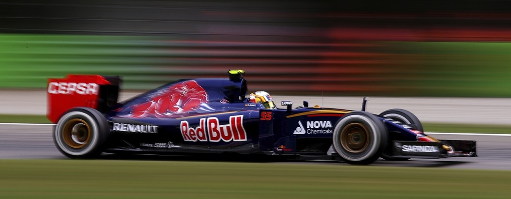 Toro Rosso STR10, Sáinz conduce en los entrenamientos del Gran Premio de Italia 2015. Photo: Bryn Lennon / Getty Images. Red Bull