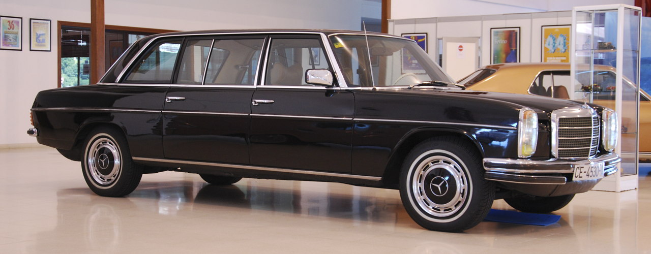 Frente, Mercedes-Benz W115 Lang, Foto: Manu Avila 2011. IV Salón Internacional de Vehículos y Motocicletas de época. FIMO. Ferrol